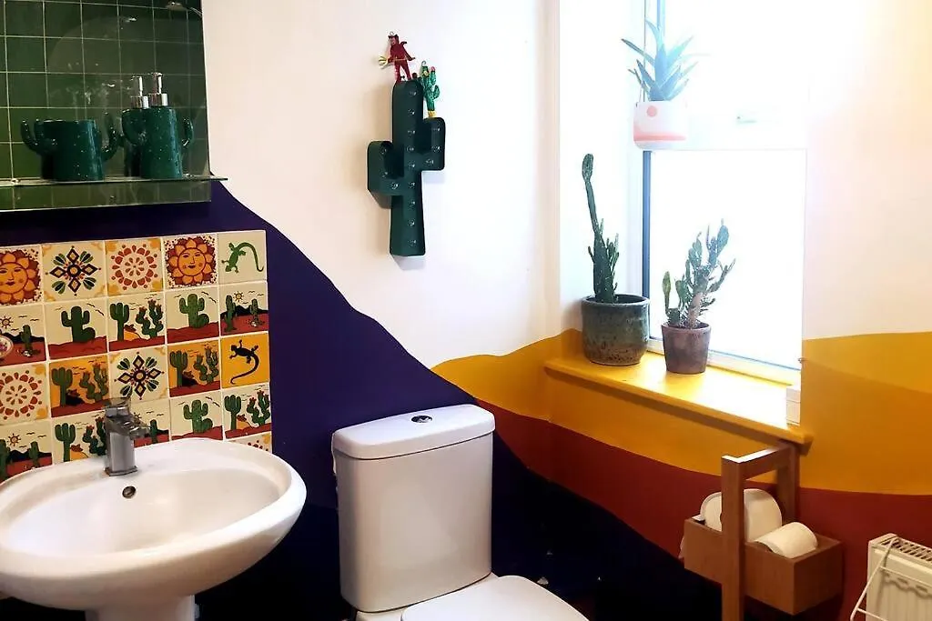 Bright, Roomy, Colourful Flat In Brighton 0*,